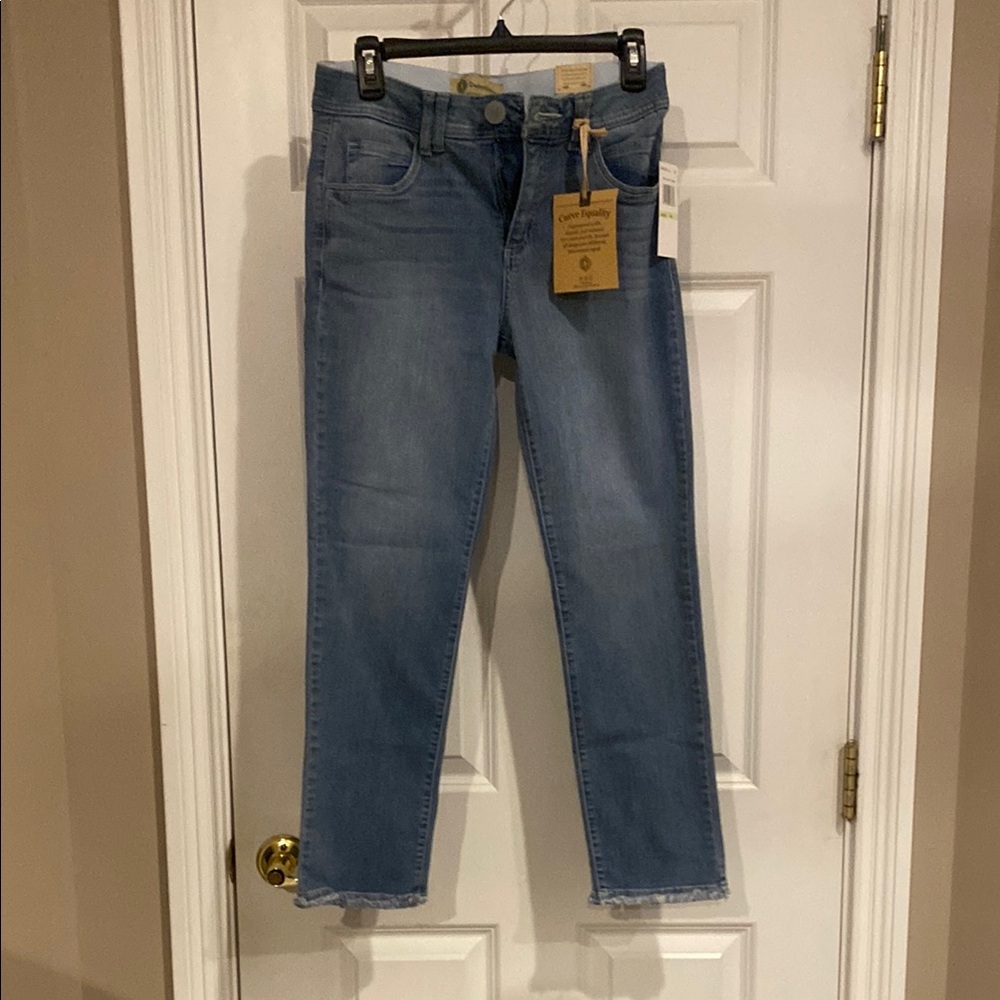 Democracy Blue Ankle Cropped Jeans